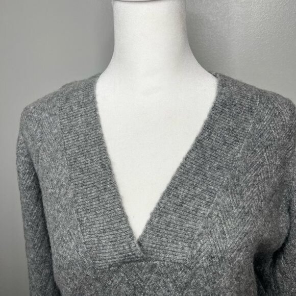 Chico’s Herringbone Heather Gray Textured Tunic Sweater with Deep V-Neck Medium - Picture 4 of 12